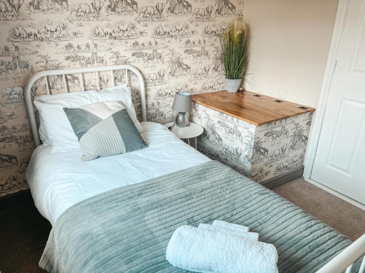 Staybynumbers - Spacious Three Bed House Royal Гілсборо Екстер'єр фото