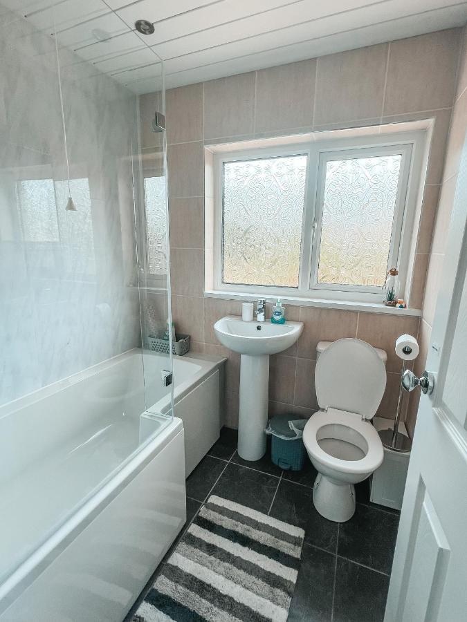 Staybynumbers - Spacious Three Bed House Royal Гілсборо Екстер'єр фото
